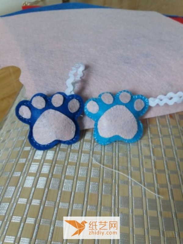 Cute non-woven puppy paw key chain Christmas gift making tutorial