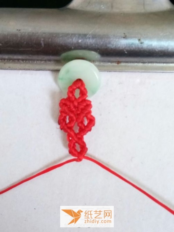 Weave beautiful wedding gift pendants with Chinese knots