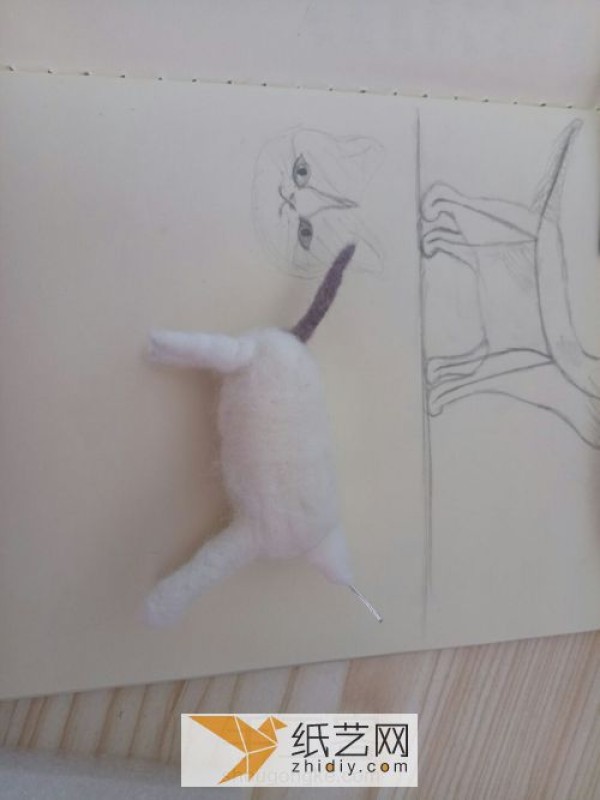 Complete illustrated tutorial for making a wool felt kitten. How to make a cute kitten from wool felt.