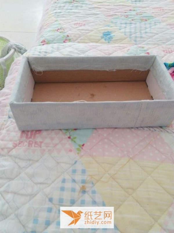 Tutorial on how to make a beautiful storage box by turning waste into yogurt boxes