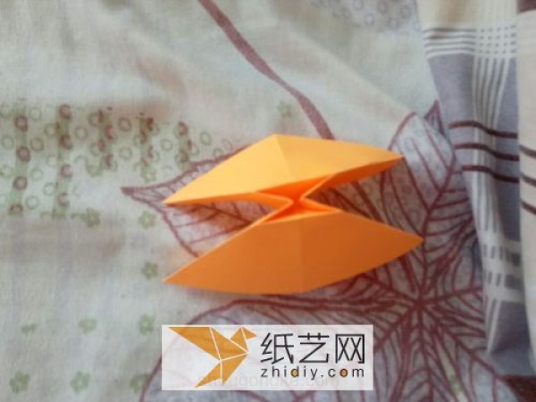 Interesting origami octopus finger toy