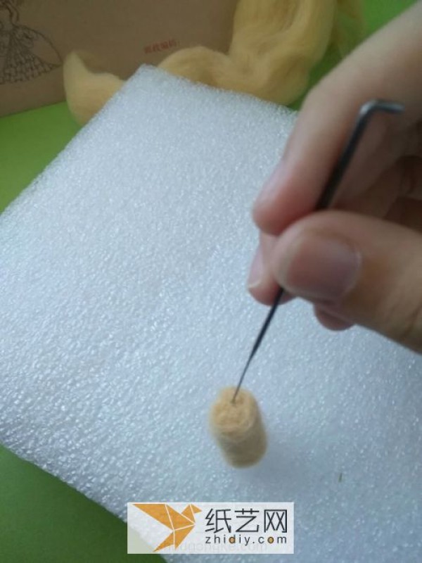 Tutorial on delicious cake rolls made from wool felt, a tempting Mid-Autumn Festival gift