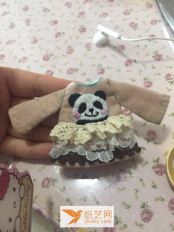 Tutorial on making simple and cute fabric clothes for dolls