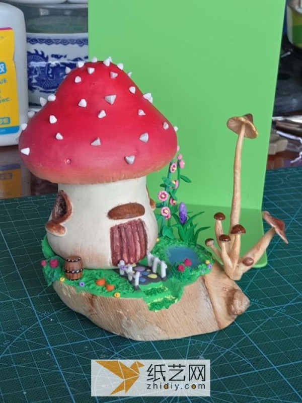 Tutorial for making a small mushroom house from fairy tales with ultra-light clay. A birthday gift for a friend.