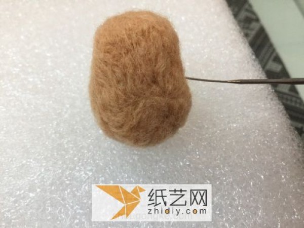 Tutorial for beginners on wool felting with a bunny head