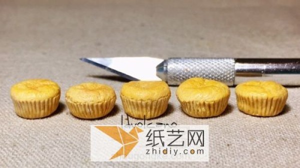 Mini muffins made from super light clay