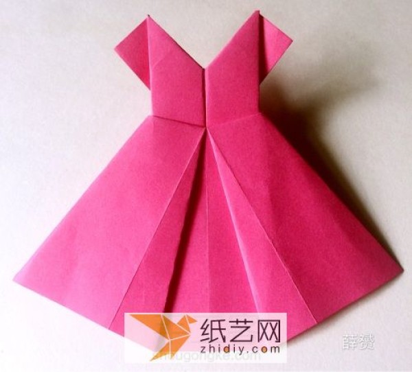 How to fold a cute origami skirt for children. Tutorial on folding a skirt by hand.