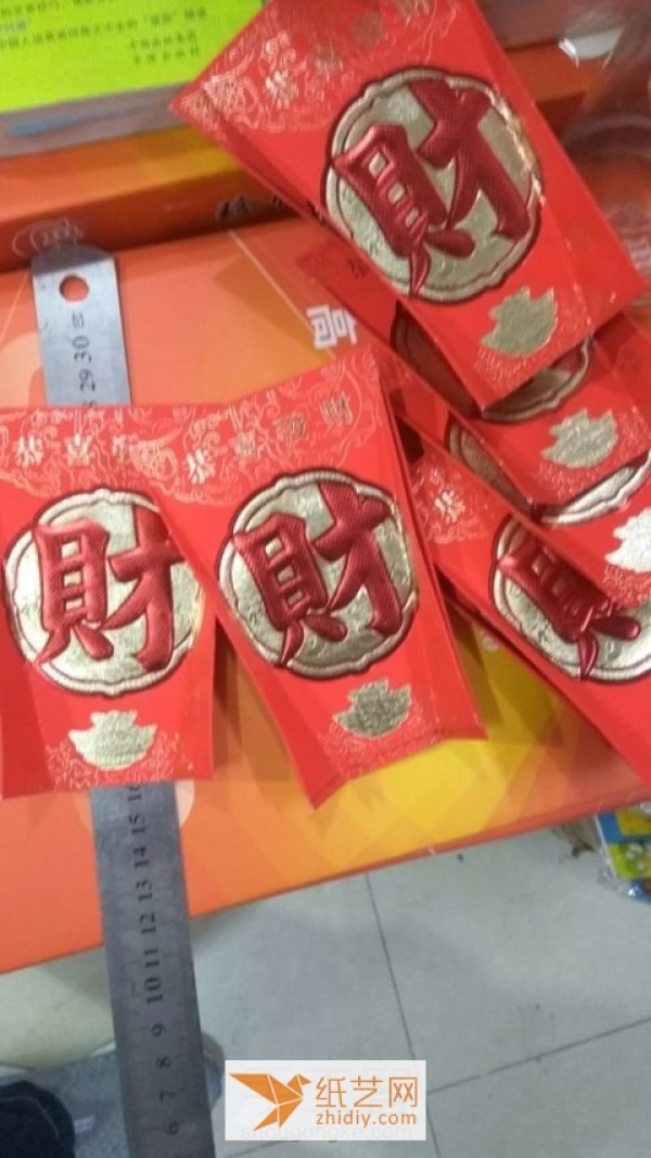 Tutorial on making festive Lantern Festival lanterns using New Year red envelopes