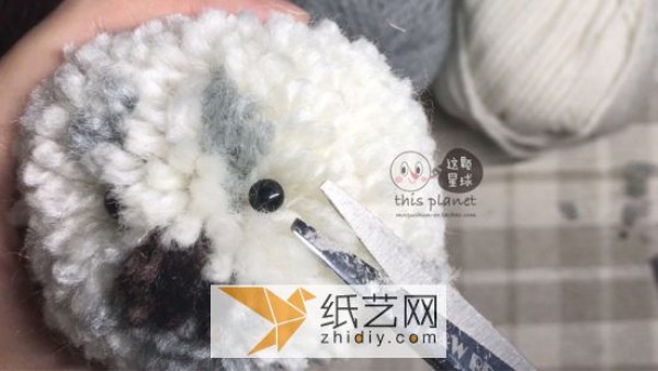 Tutorial on making a baby seal made of yarn balls as a New Year gift