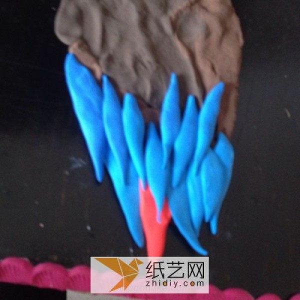 Illustrated tutorial on hand-painting a Macaw made from ultra-light clay as a Teachers Day gift