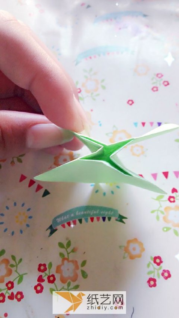 Illustrated tutorial on origami butterfly box How to make a creative storage box