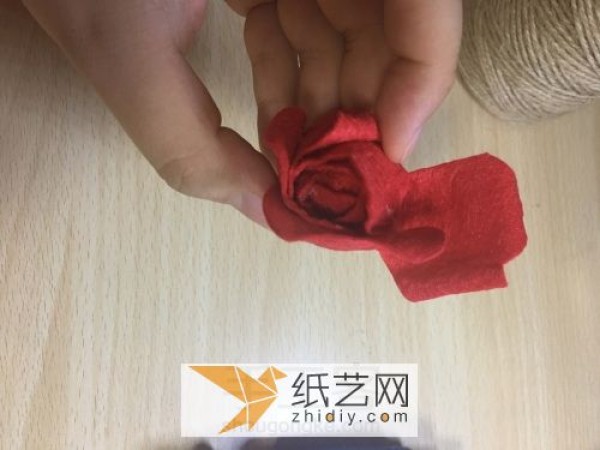 Fabric rose bouquet made of non-woven fabric Chinese Valentines Day gift