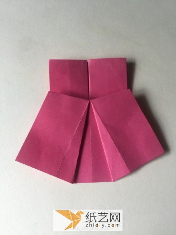 How to fold a cute origami skirt for children. Tutorial on folding a skirt by hand.