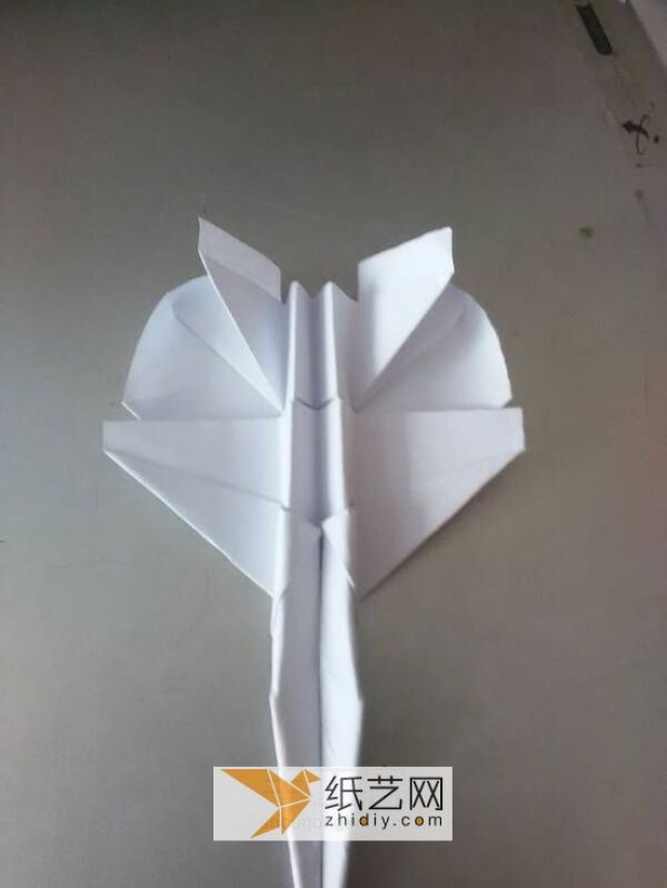 Don’t miss the MiG-29 origami aircraft making tutorial. The origami effect is the same as the model.