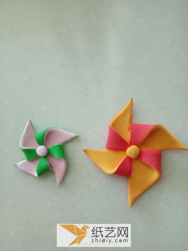 Tutorial on cute little windmills made by children using ultra-light clay