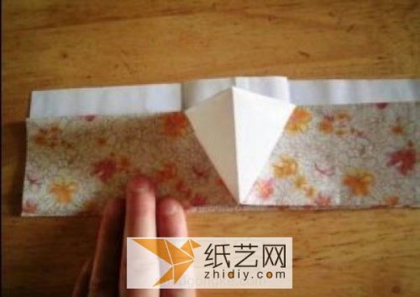 Making rice dumplings for Dragon Boat Festival. How to make origami rice dumplings.