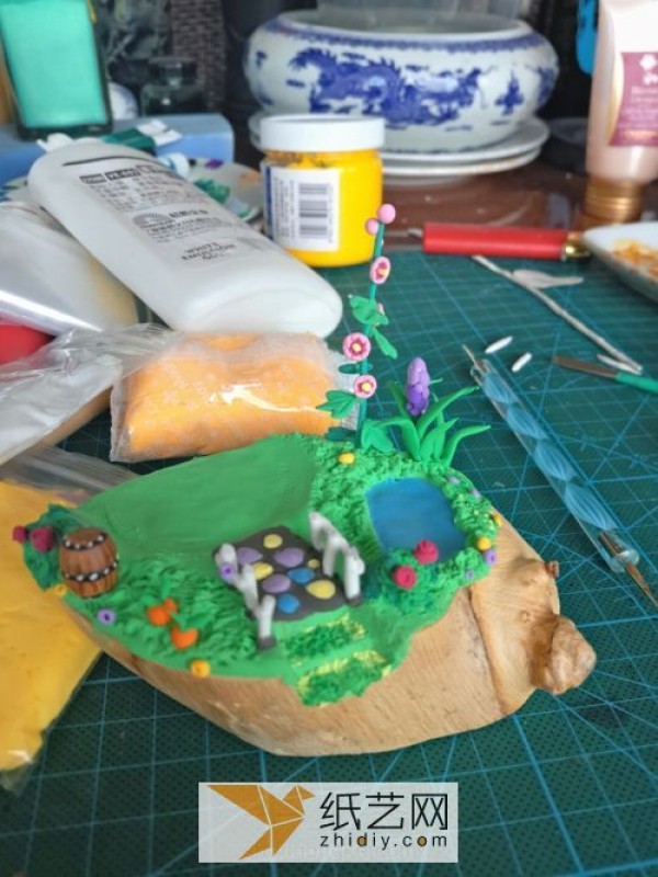 Tutorial for making a small mushroom house from fairy tales with ultra-light clay. A birthday gift for a friend.