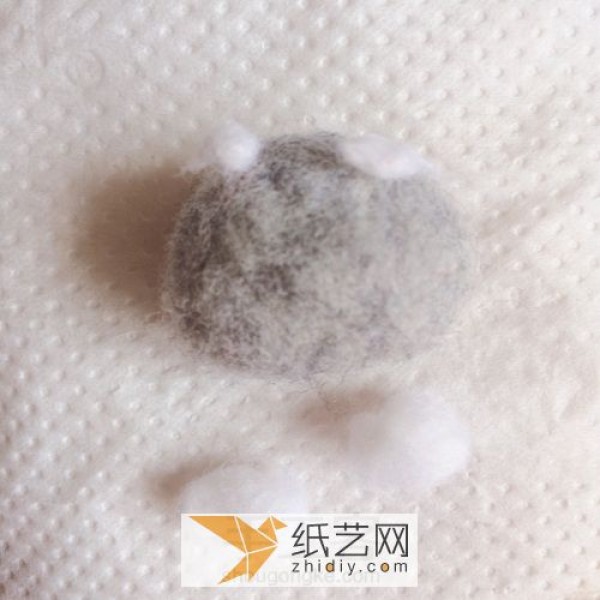 Illustration of the handmade DIY production tutorial of the cute wool felt steamed bun cat doll