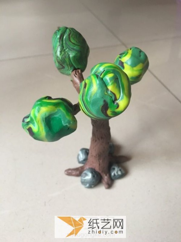 Tutorial on trees in the New Year gift of a small house made of ultra-light clay