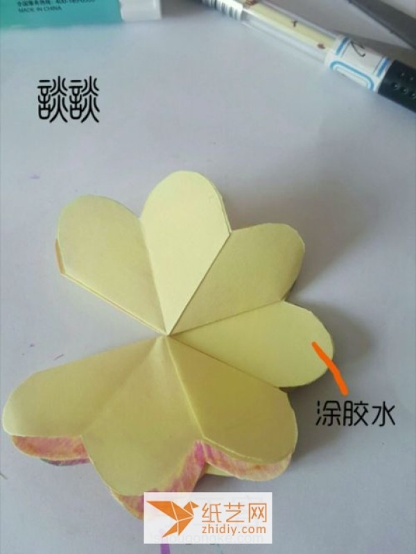 For Christmas greeting cards, you can choose to make this three-dimensional flower greeting card.