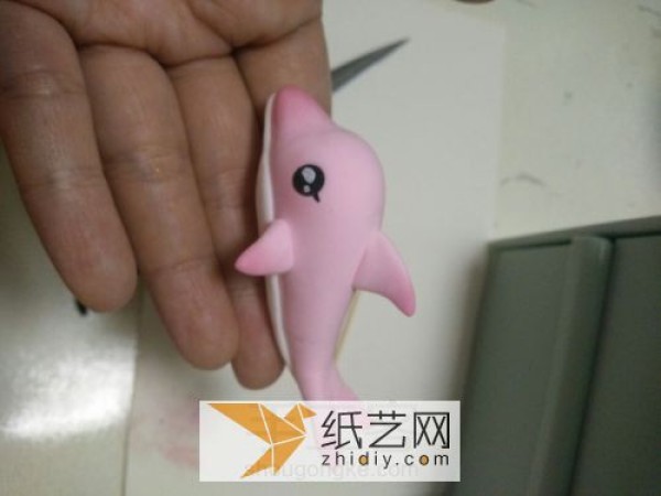 Tutorial on making handmade clay dolphins Cartoon small animals are made from clay