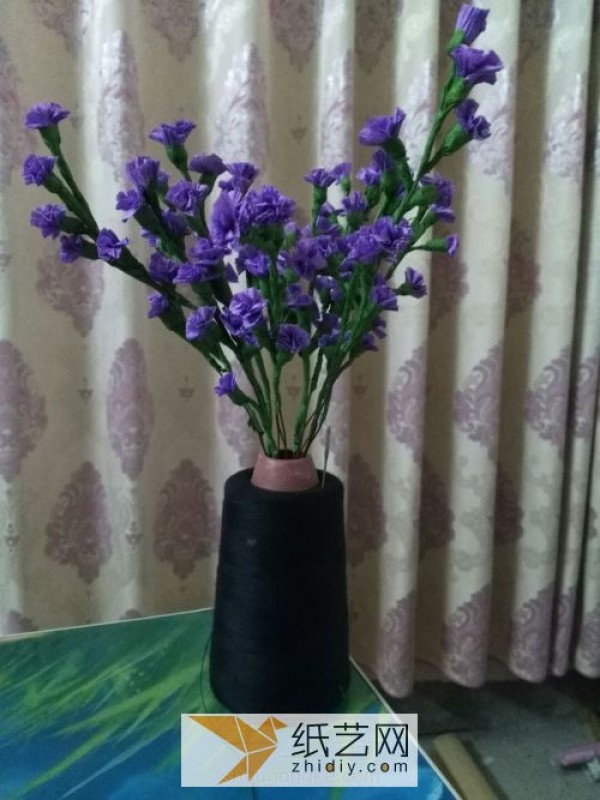 Tutorial on how to make lavender flowers from crepe paper. Real pictures to teach you how to make paper flowers.