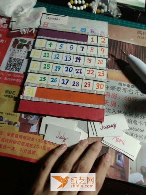 Turn express boxes into treasure and make a perpetual calendar New Year gift