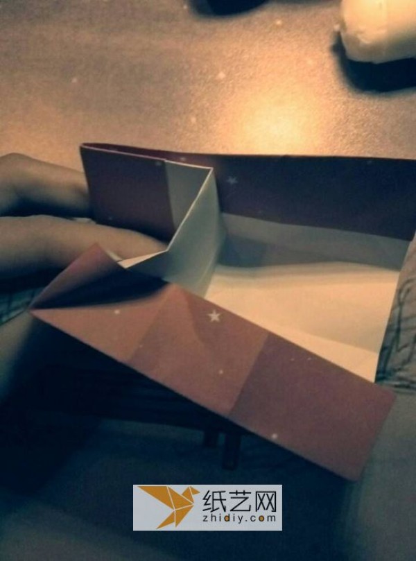 Skillful hands teach you how to make a love box