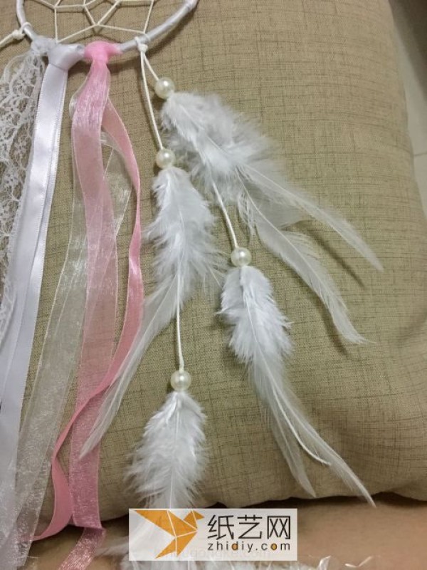 Princess style dream catcher weaving tutorial to give your room a touch of girly pink for the New Year