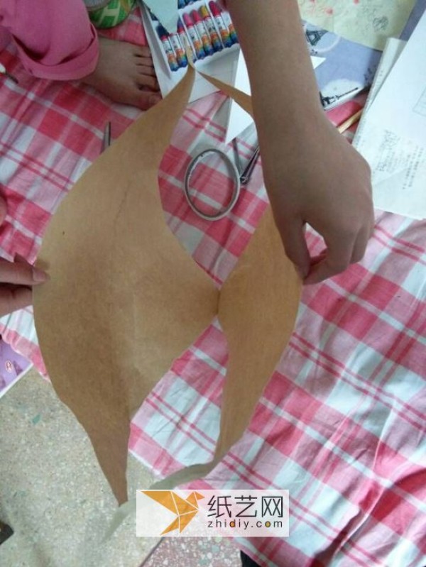 Tutorial on how to make fun origami underwear for children. Let’s dress the dolls in DIY clothes.