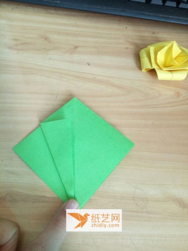 Teach you how to make a simple origami rose