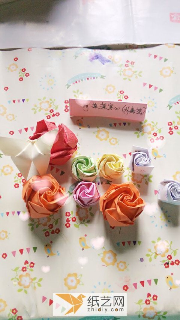 Simple origami roses that are easy to learn. Complete collection of handmade roses