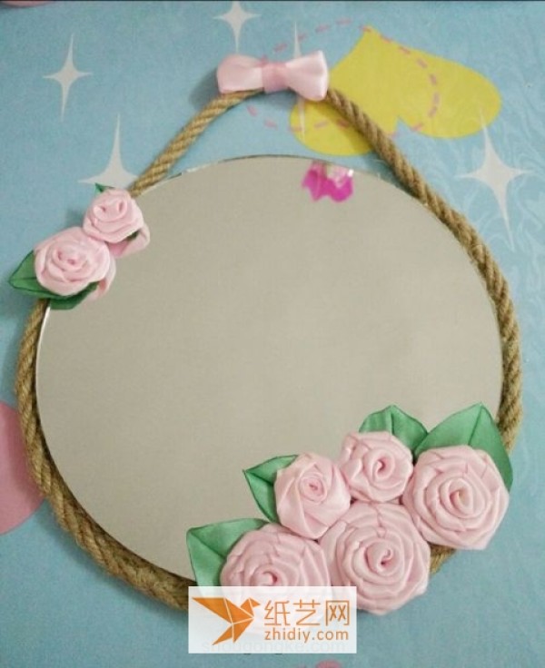 Handicraft making tutorial for transforming old mirrors into New Year decorations