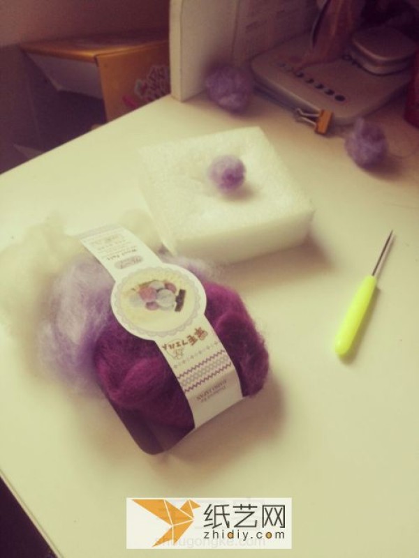 Tutorial on how to make wool felt wet felt balls. Very basic wool felt tutorial.