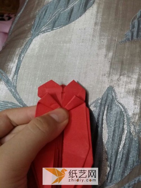 Actual pictures teach you step by step how to make origami devil heart Valentines Day gift handmade tutorial