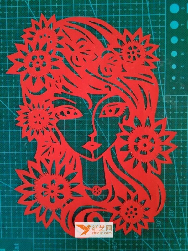 How to make a paper-cut beauty picture by hand