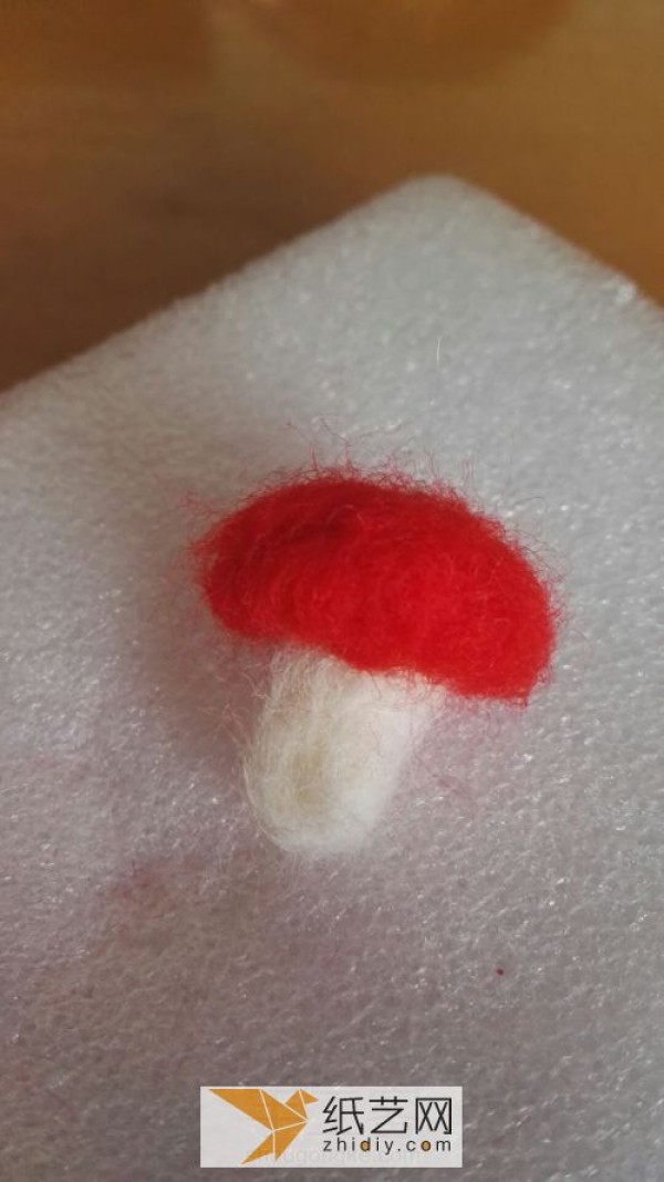 Tutorial on how to make handmade wool felt mushroom pendants