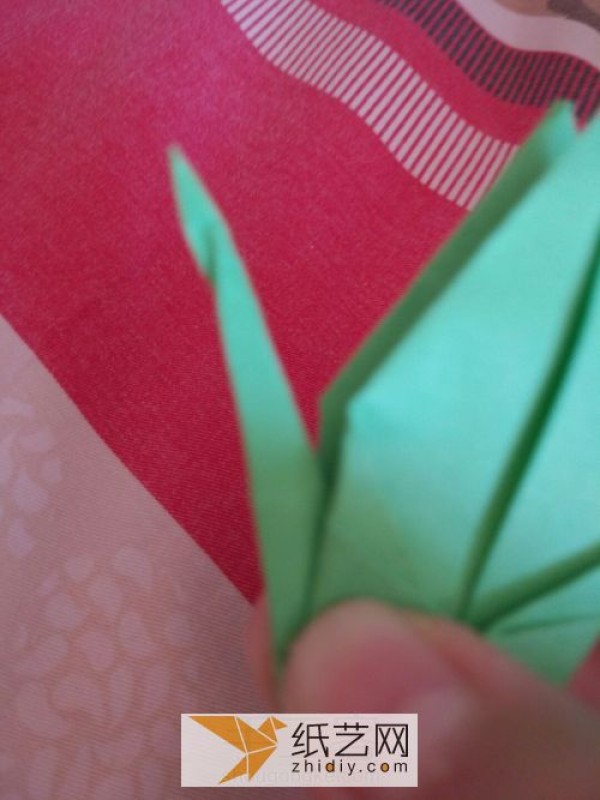 What should I do if I don’t know how to make origami cranes? This detailed tutorial can save you