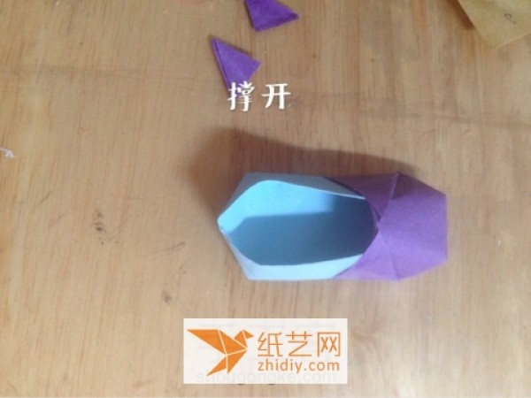 Tutorial on making origami shoes for dolls