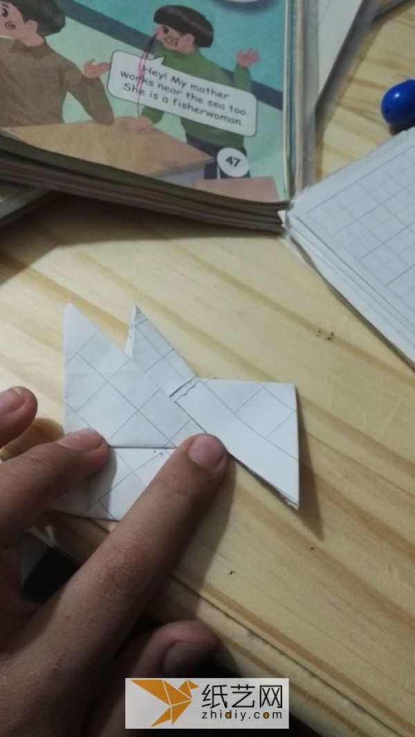 Ninja dart origami tutorial. Manual illustrations teach you how to fold darts step by step.