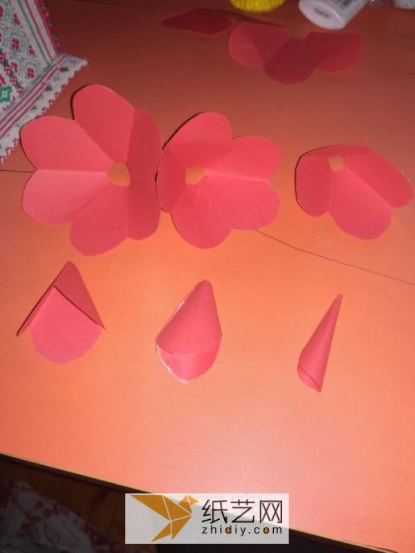 Teach you how to make paper roses in the spring season and let them bloom forever