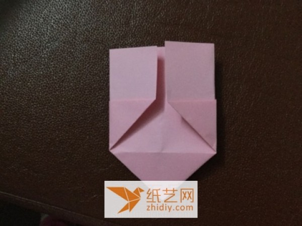 Tutorial on how to make a small and simple origami heart for Valentine’s Day gift