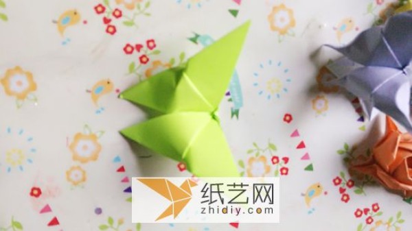 Illustrated origami tutorial for origami butterflies and origami bows