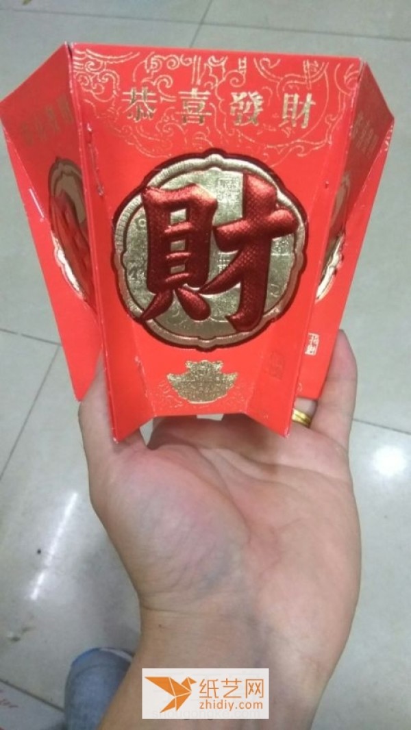 Tutorial on making festive Lantern Festival lanterns using New Year red envelopes