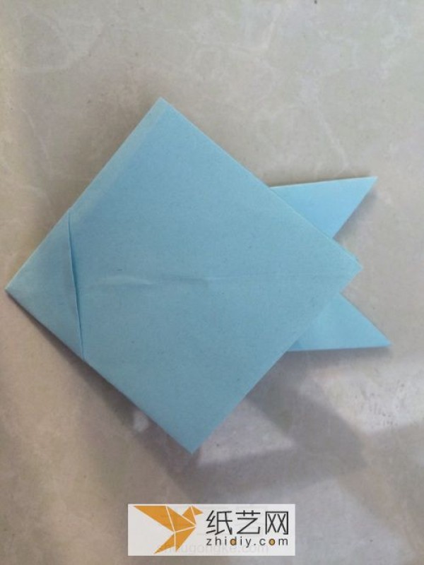 How to fold origami tropical fish for children. Teach you how to make origami fish by hand.