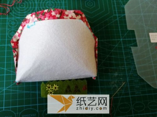 Tutorial on how to make a classic fabric coin purse and gold bag as a Mother’s Day gift