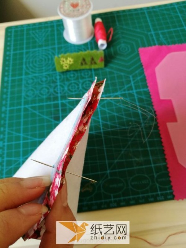 Tutorial on how to make a classic fabric coin purse and gold bag as a Mother’s Day gift