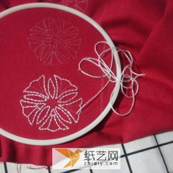 Illustrated tutorial on how to make flower embroidery for beginners