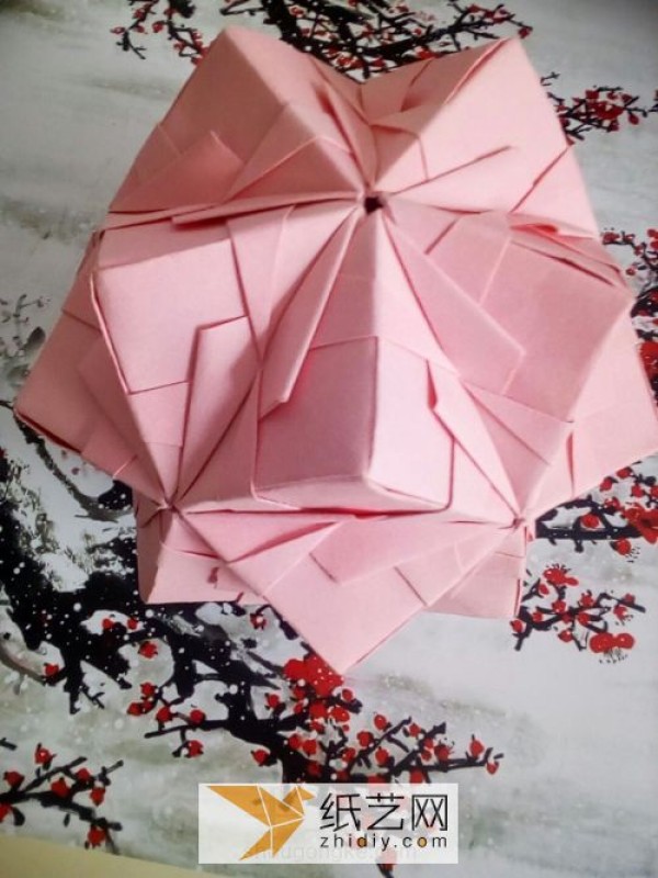 Tutorial on new handmade origami lanterns for the Lantern Festival. Use origami bouquets to make exquisite three-dimensional lanterns.