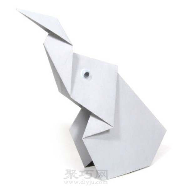 Simple step-by-step illustration of origami elephant. Easily learn to make origami three-dimensional elephant.